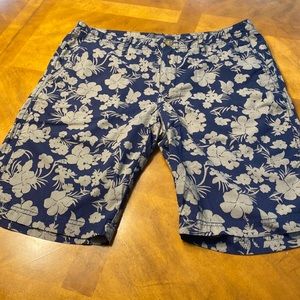 Hibiscus print shorts